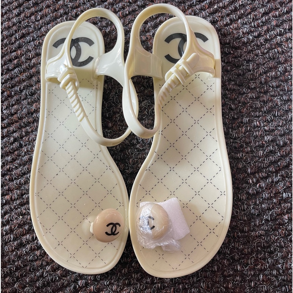 Chanel rubber sandals size 36, US 6